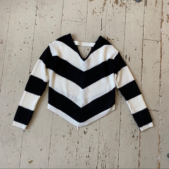 Chevron Laced Sweater Black & White Med - Picture 5 of 11